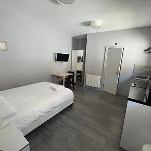 Deluxe Studio